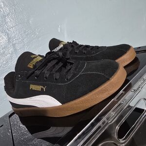 New Kids Puma Size 6 Black and White Sneakers with Brown Sole